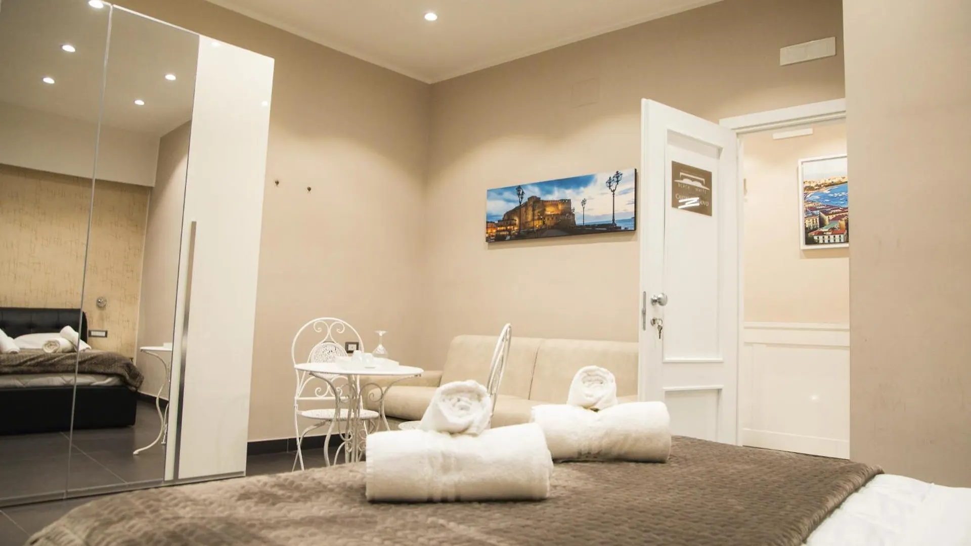 Guest house Residence Black & White Naples Italy