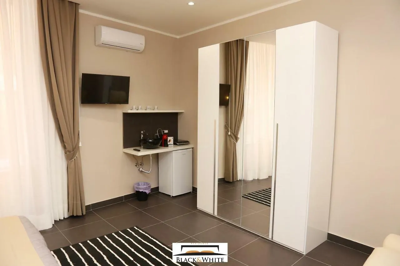 Guest house Residence Black & White Naples Italy